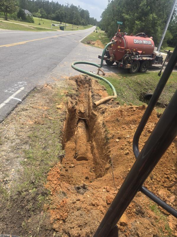 Ditch Witch vacuum excavation on roadside utility